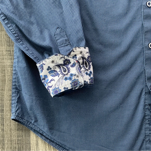 Robert Graham Classic Fit Button Up Shirt
Flip Cuff
Men’s Large 
Navy Blue White - Picture 2 of 11